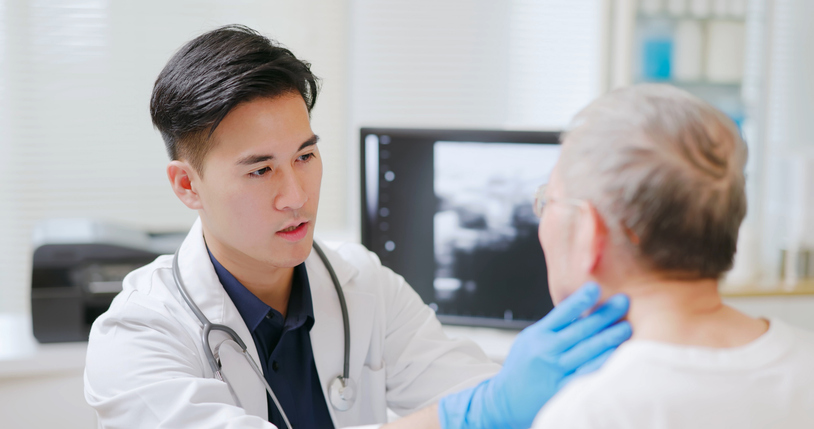 Photo shows doctor examining patient/Getty images