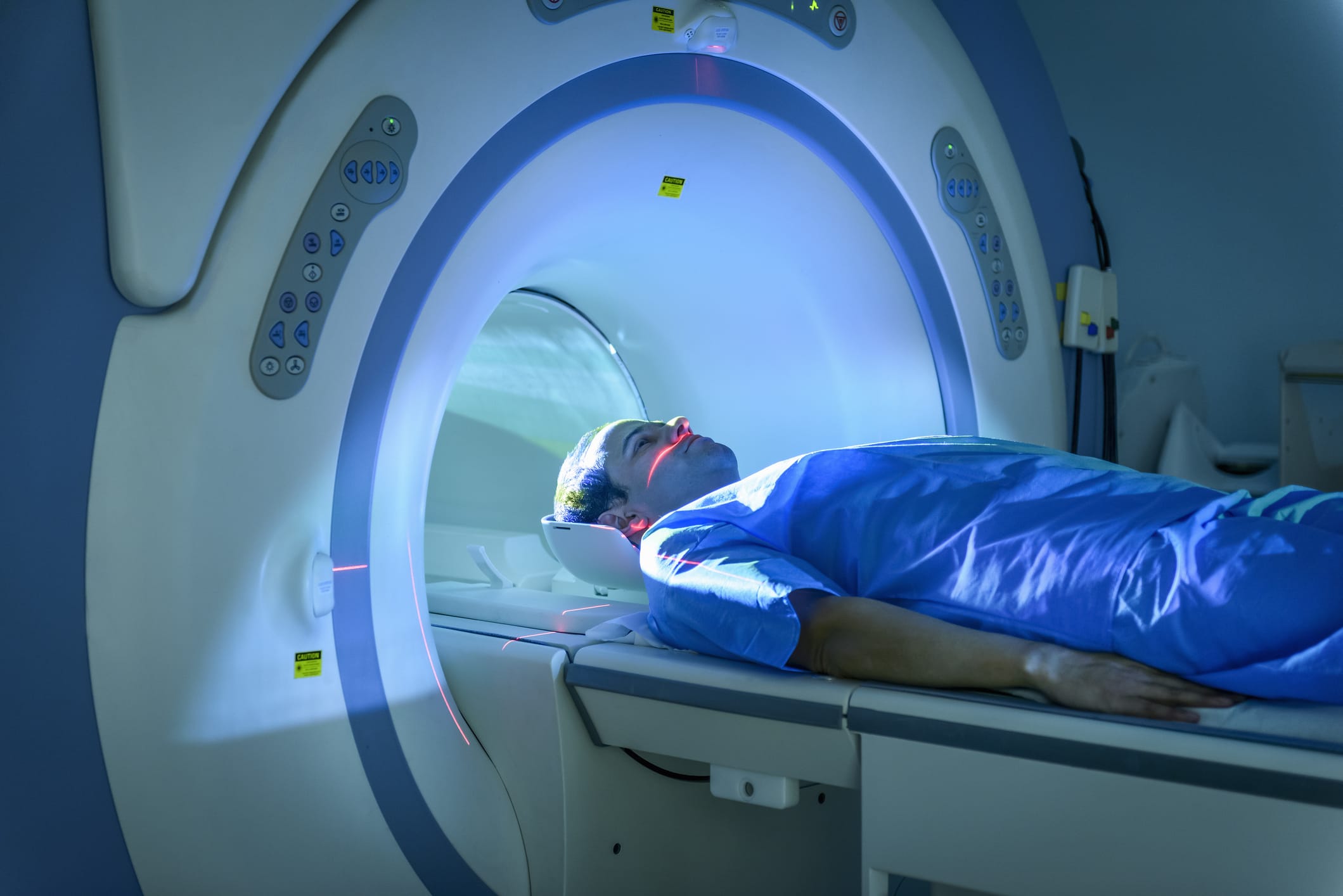Photo shows man receiving an MRI scan/Getty Images